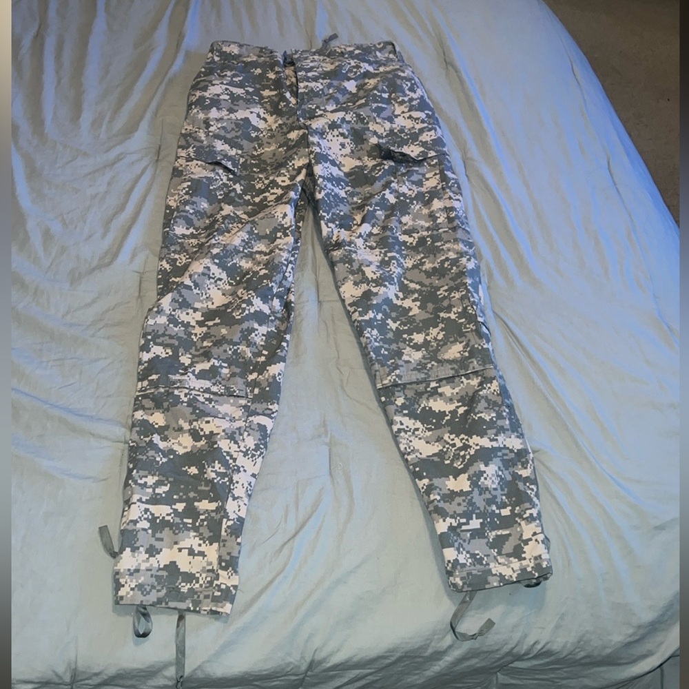 Brand new never worn army cargo pants